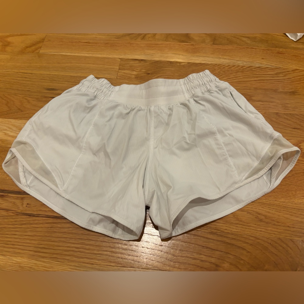 Lulu hotty hot shorts size 4, 4”, white